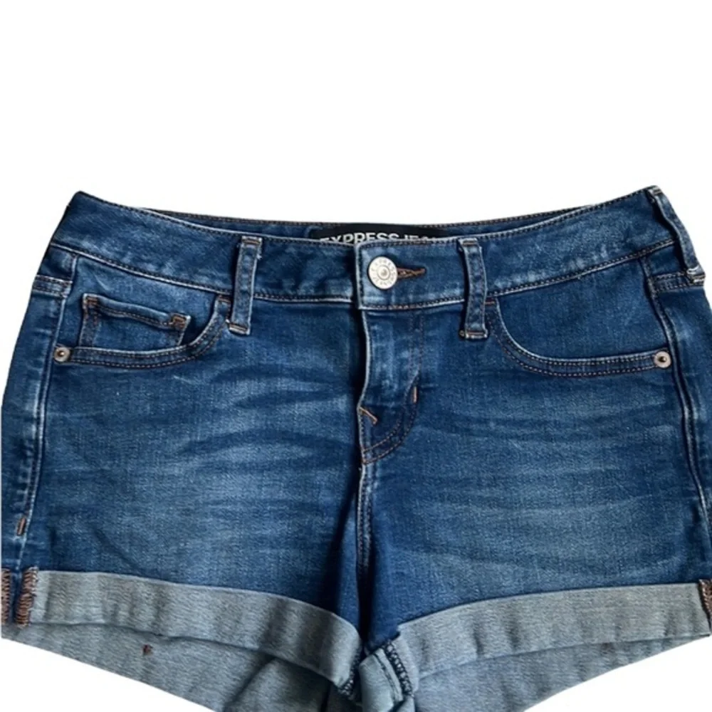 Express Cuffed Ultimate Stretch Low Rise Shortie Denim Shorts Size 0 - Picture 3 of 9
